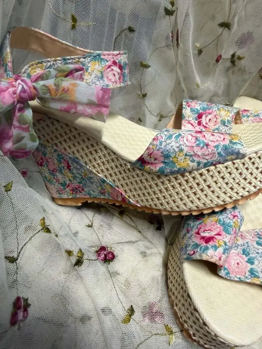 Floral Print Platform Wedge Sandals with Ankle Tie-Up says 40 but fits like a 6